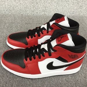 Jordan 1 Mid Chicago Toe
